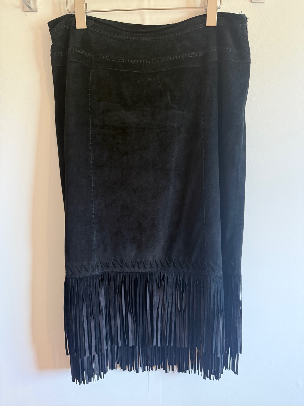 Ruby Chō Black Faux Suede Fringe Midi Skirt Western Boho Festival Size M